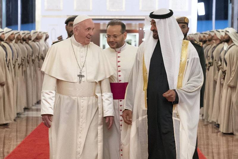Los Emiratos Árabes Unidos Conceden el domingo como día de culto y descanso